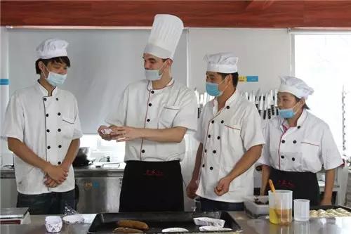 店长淡季如何引导员工,店长每日工作流程表不能再详细了