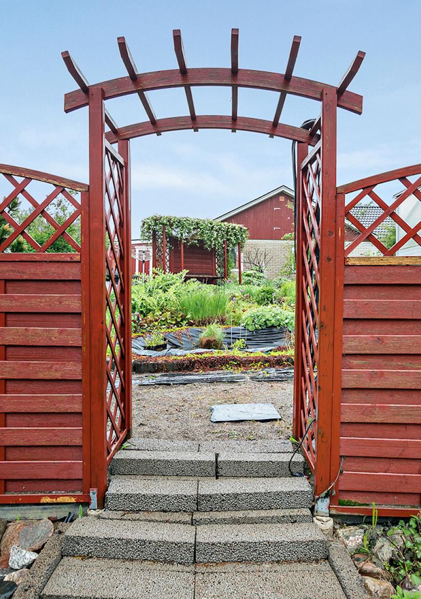 小院子适合盖小别墅吗,可以在独栋别墅的院子里盖平房吗