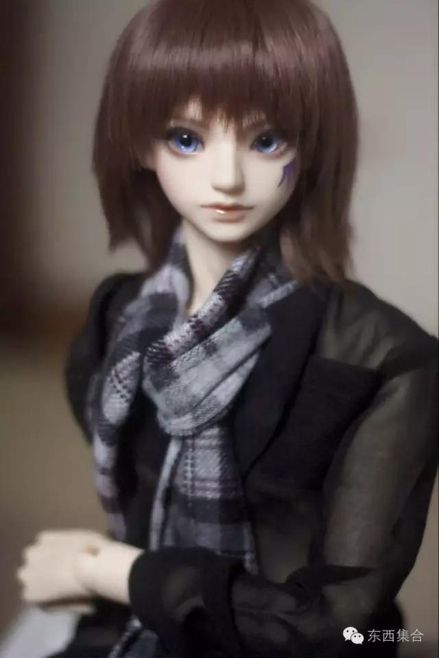 她是资深娃娘，也是暴雪爸爸的死忠粉