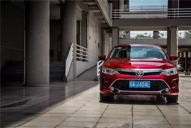 待少年心静之时方知凯美瑞之美,年少有为之前一定要有辆凯美瑞