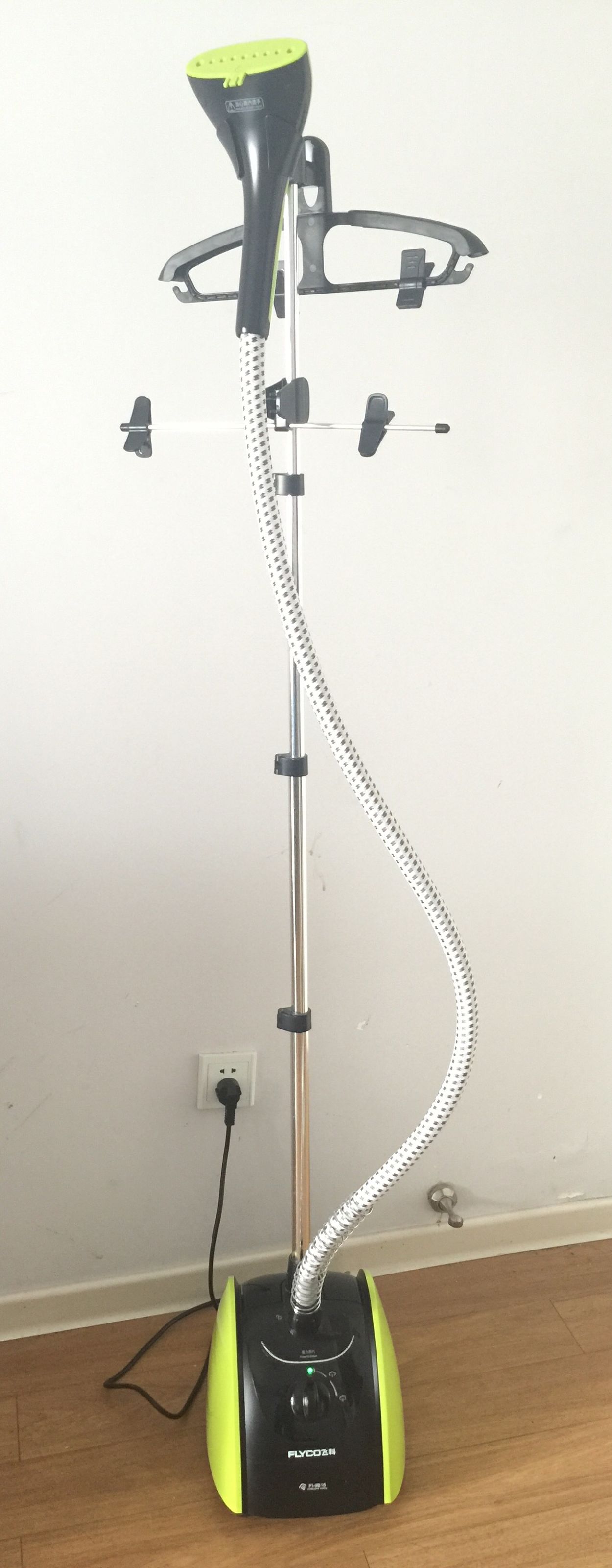 挂烫机漏电跳闸维修多少钱,蒸汽挂烫机漏电是什么原因