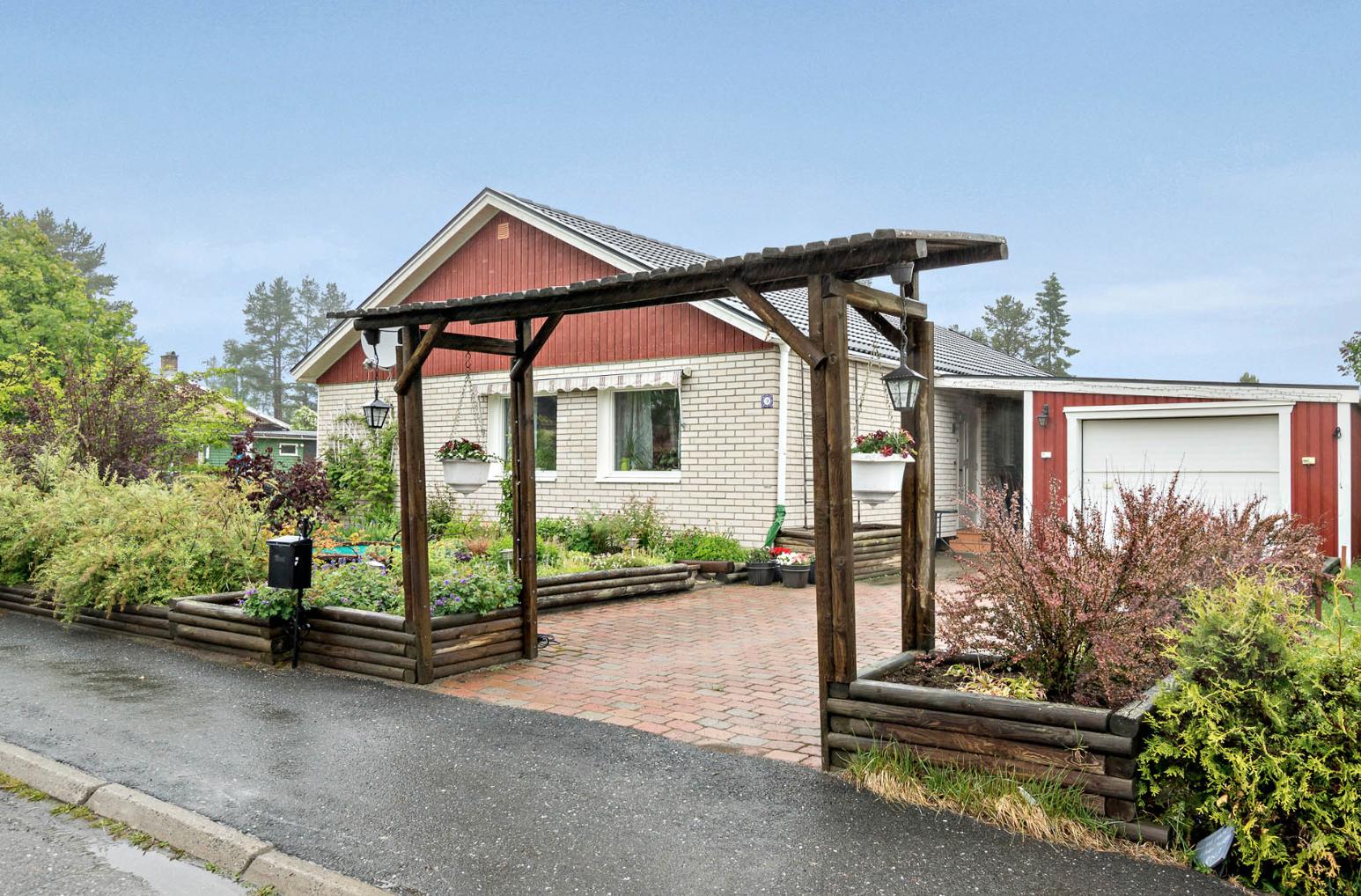 小院子适合盖小别墅吗,可以在独栋别墅的院子里盖平房吗