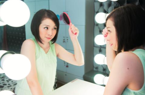 产后脱发妈妈的自救指南,改善产后掉头发的方法