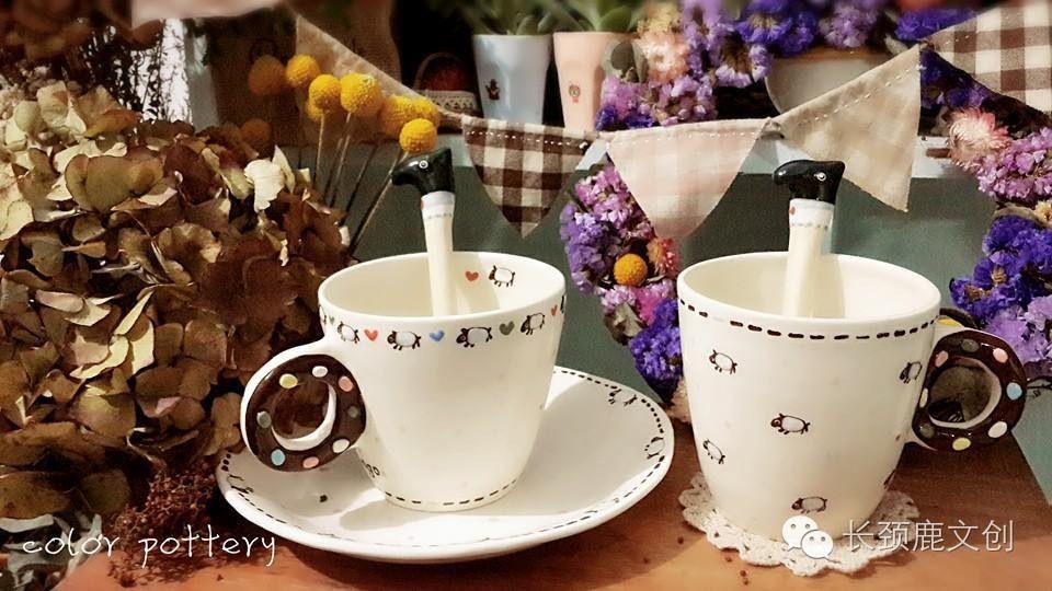 别拦我，我要吃了那些餐具