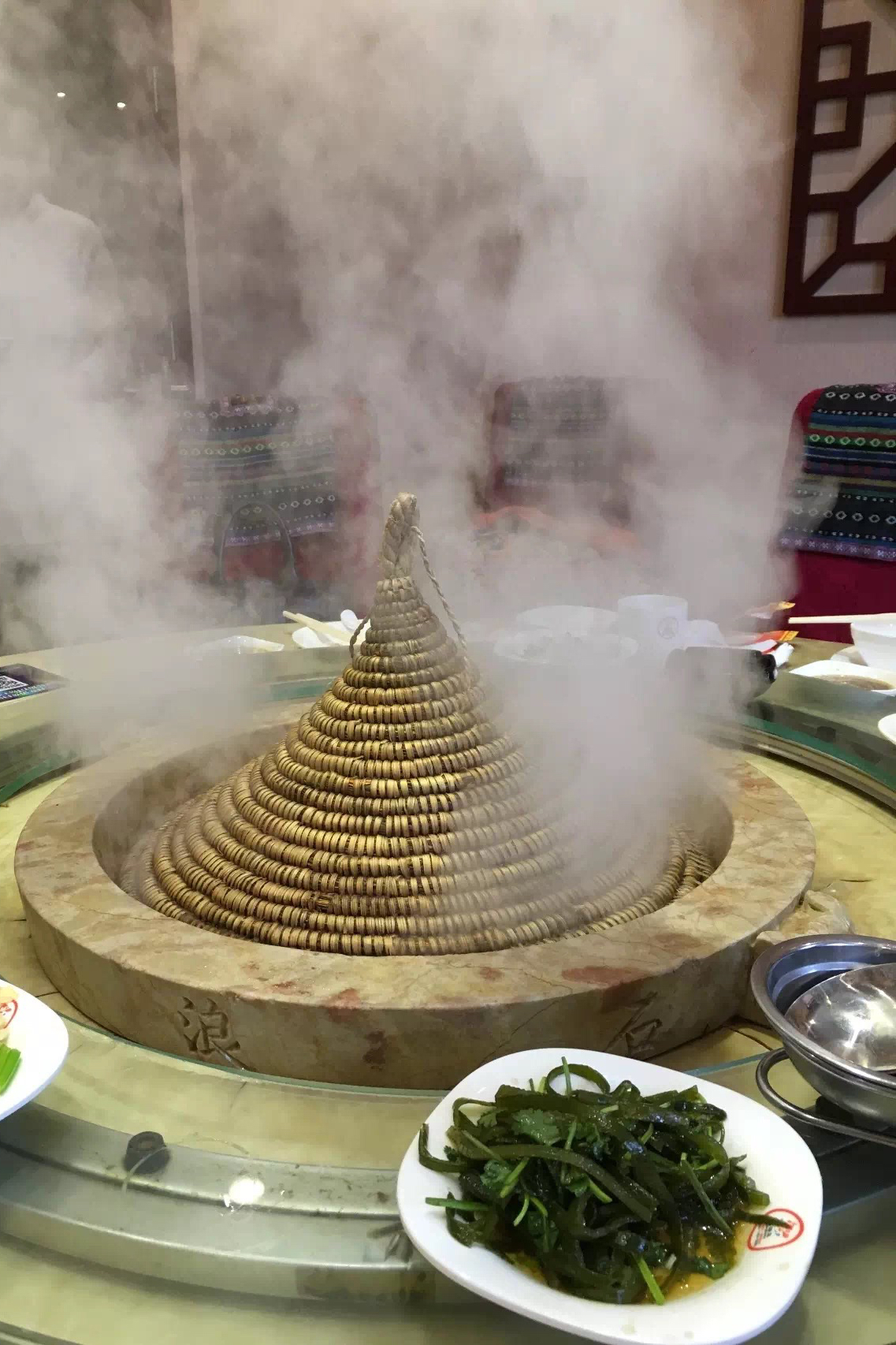 你们吃过这样的云南蒸汽石锅鱼吗,终于吃到了心心念念的云南石锅鱼