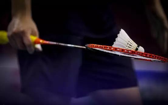 打羽毛球时如何正确发力,打羽毛球如何做好提前预判视频