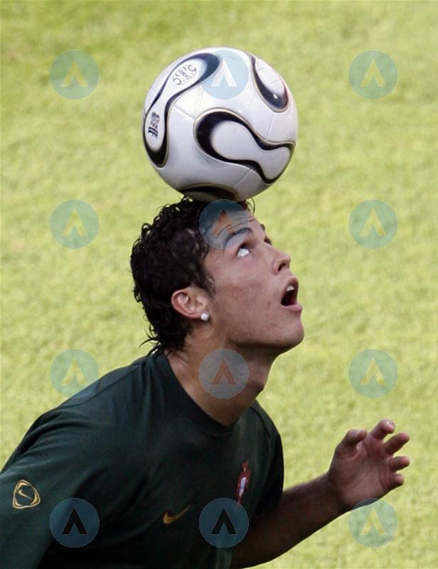 足球鞋nike传奇系列,耐克刺客cr7足球鞋推荐