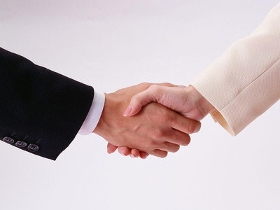 跟客户聊天如何让客户放下戒备心,跟客户说话一定要有套路