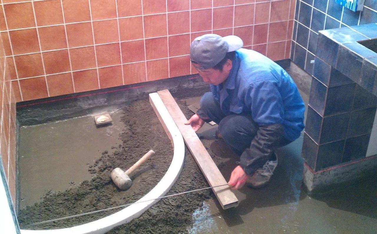 用浴帘好还是玻璃隔断好,浴室用浴帘还是玻璃隔断好