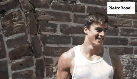 六岁被阿玛尼钦点为*用御**模特，他独家的身材秘笈