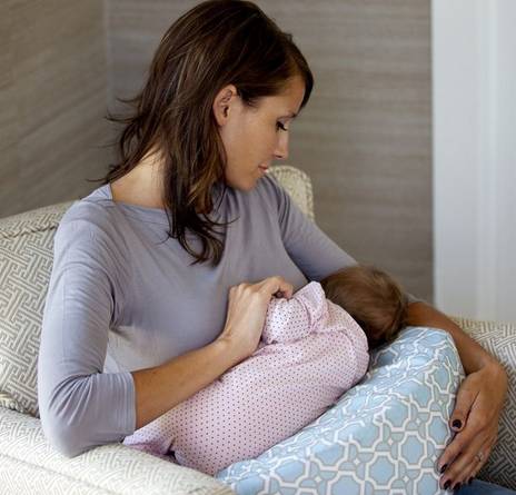 平胸妈妈喂奶有影响吗,平胸母乳是不是少