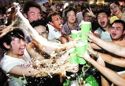 大美临港啤酒节开幕,啤酒狂欢节视频