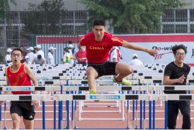 绿茵逐鹿赛场称雄：思源田径队再夺省大运会总冠军