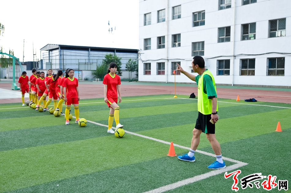 铿锵小玫瑰！麦积首支农村女子足球队真不简单