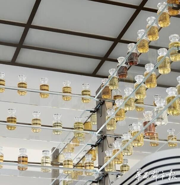 奢侈品撤柜开店,奢侈品行业转行