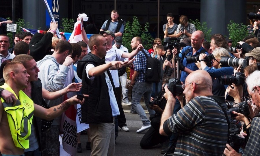 俄罗斯和英国足球,俄罗斯暴打英国足球流氓