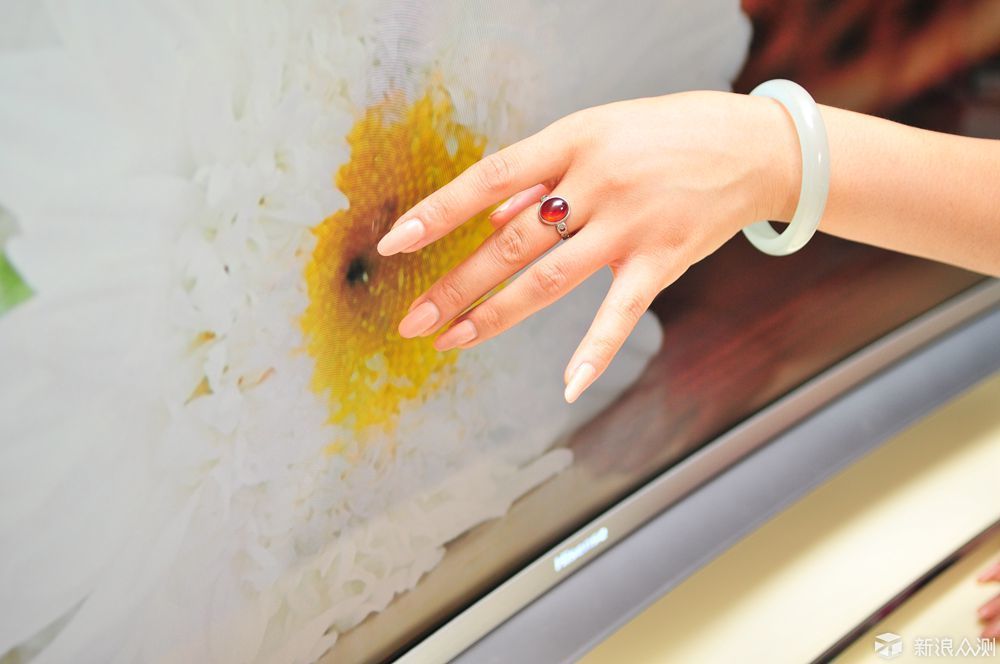 海信电视uled曲面怎么样,用曲面显示器玩地平线