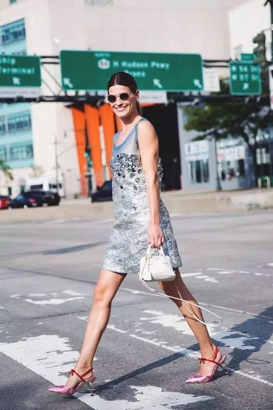 这几款包包让你一包背进时尚圈,fashiontrends有什么包包