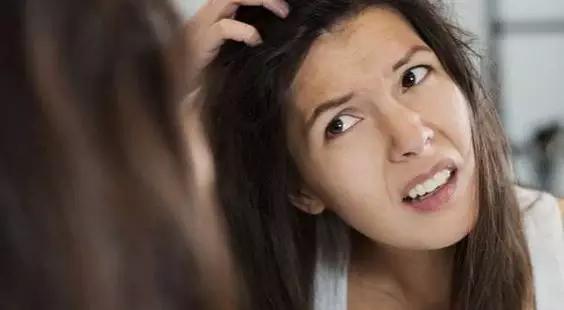 人为什么会有头屑？原因竟然是这样！｜世萱堂