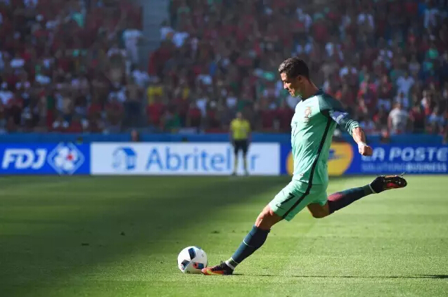 跳进自己挖的坑,自己挖的坑笑着也要跳下去