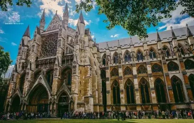 小编写完这条微信就请假去英国了，老板，这是我离英国最近的时刻