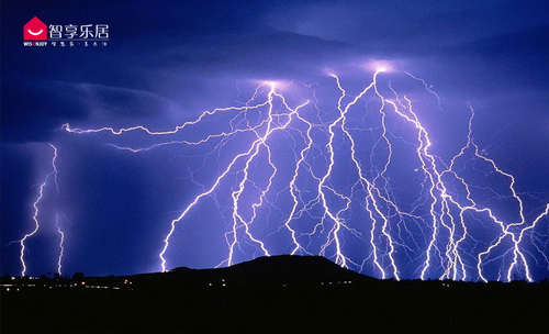 雷雨天看手机看电视会遭雷劈吗,雷雨天关掉电视有影响吗