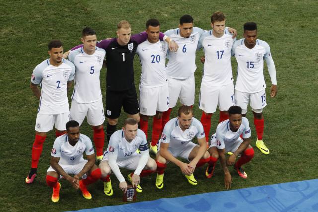 世界足坛三大巨星,世界足坛10大球王踢法