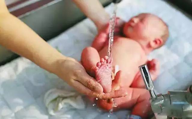 宝宝湿疹鉴别照片,宝宝热疹怎么办