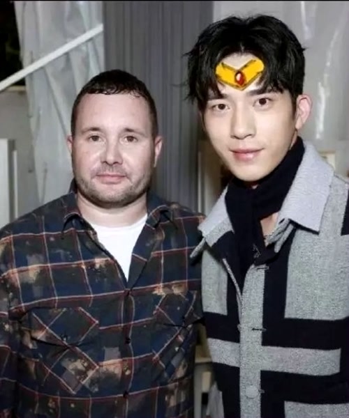 井柏然男装周放大招这美少女战士同款刘海可不是闹的