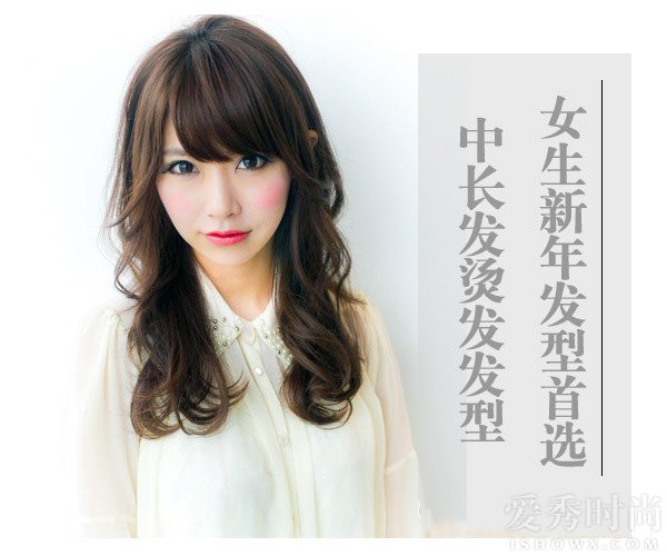 法式烫发中长发慵懒怎么扎,发量多夏季中长发发型扎法