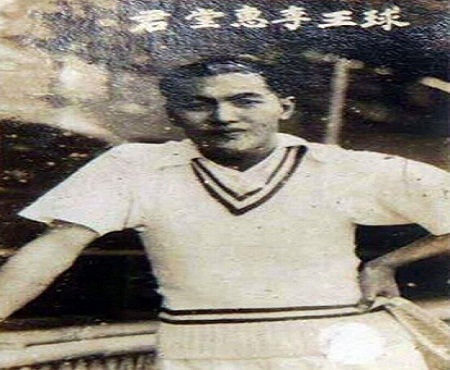 他是狗洞练球走出的“世界球王”，中国足球逝去的传奇