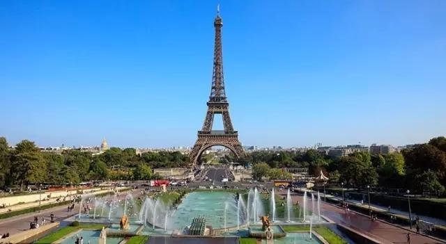 欧洲杯住宿酒店环境,埃菲尔铁塔神秘公寓
