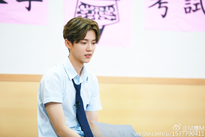 鹿晗重返17岁综艺小明同学,鹿晗成为校草