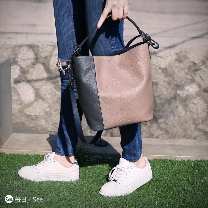 100个值得买的包包品牌,今年很流行宽肩带包包