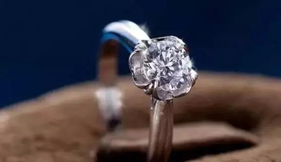 挑选钻石首饰的方法,如何挑选一个好的钻石