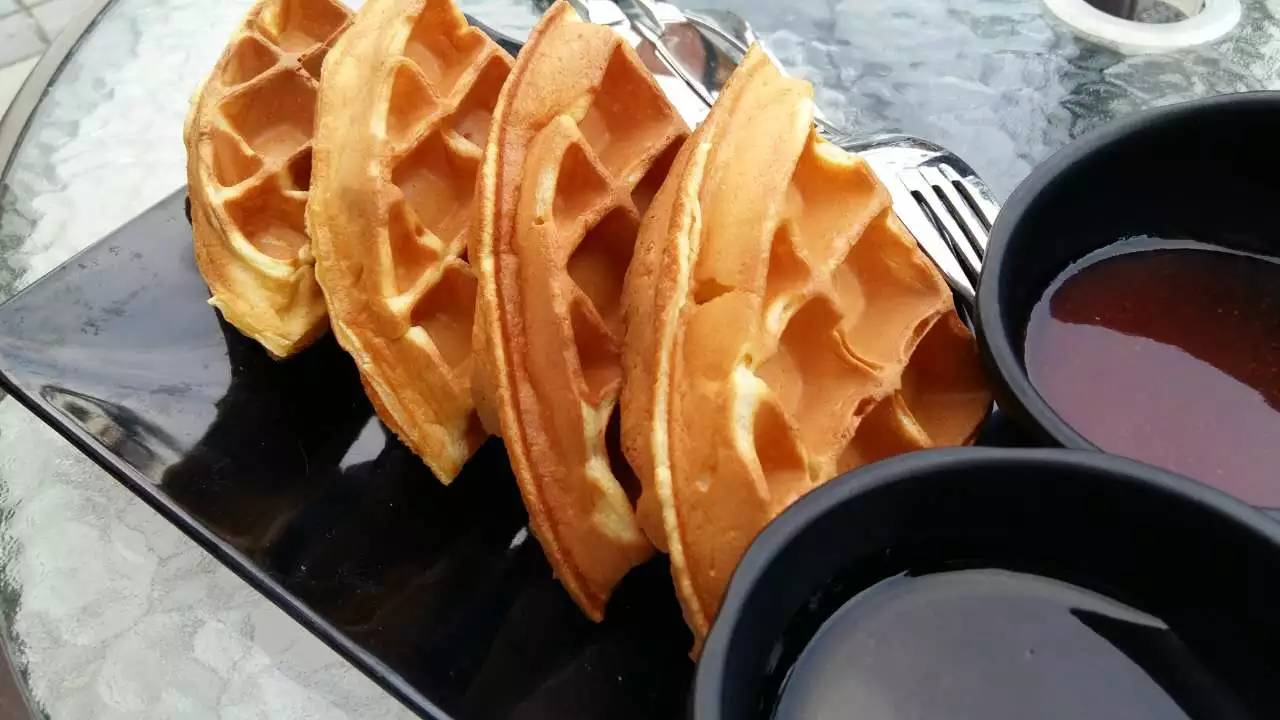 听说斯利美超级芒果冰免费送？！于小涵第一时间跑到现场。。。