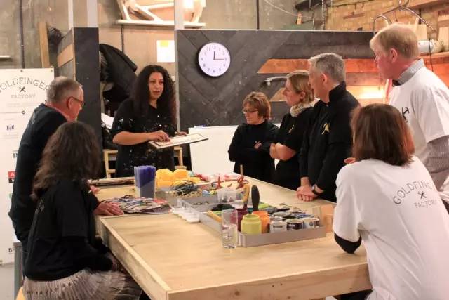 英镑贬值得好快,英镑贬值我们该如何应对