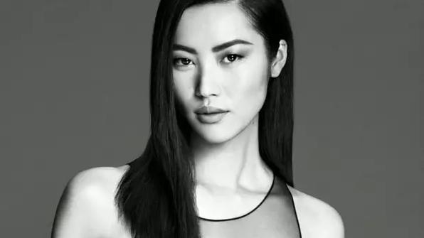 如何选情侣内衣,四件不同颜色的内衣让男朋友选