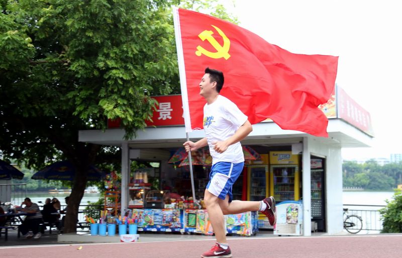 读图广西0701|柳州防二手烟呼吸装置引起网友的关注和同情