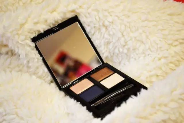 也不是非画不可，知道suqqu像银河系一样美就够了