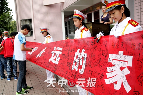 鎴戠殑瀹朵埂鍏腑,鍚堣偉鍏腑鎴戠殑姣嶆牎