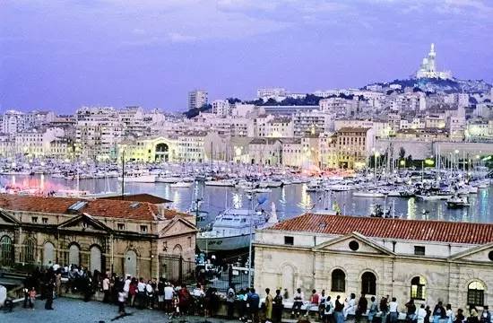 欧洲杯举办的球场,欧洲杯揭幕赛球场