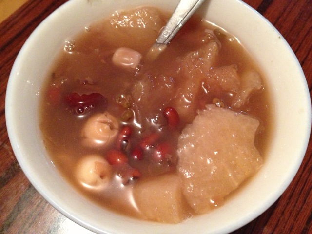 女人月经量少怎么办脸上发黄,女人月经量极少怎么办