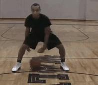 站在凳子上练习胯下运球,胯下运球的实战运用