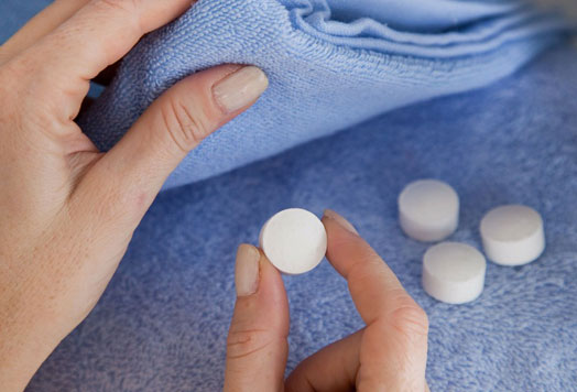 房间衣柜放什么樟脑丸好,家里的衣柜不能放哪些东西