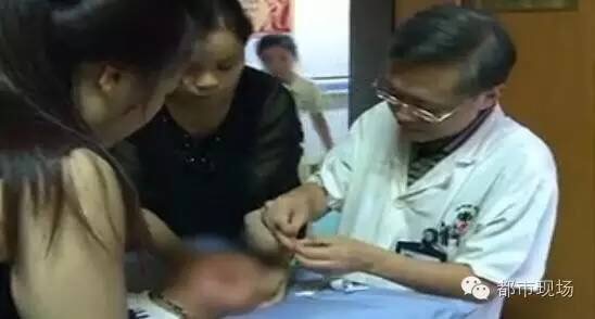 一夜后2岁幼童竟然面瘫,嘴巴不动左眼睁不开,原因让人啼笑皆非