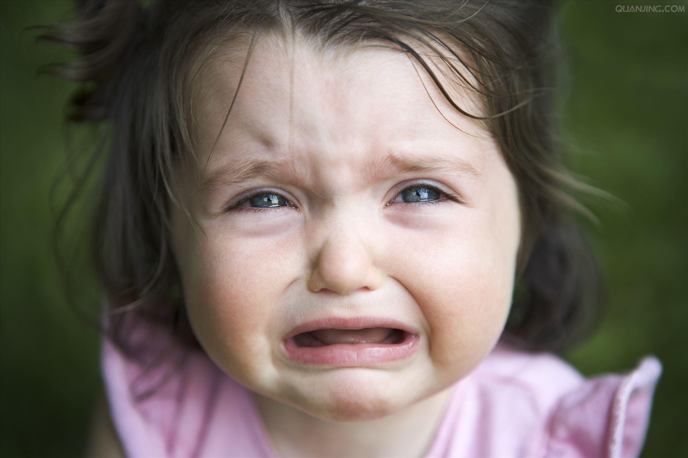 孩子从床上跌落要观察多久,孩子不慎从床上跌落