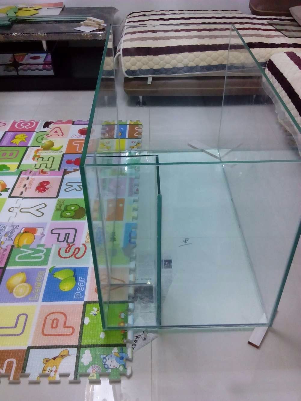 没养鱼有油膜,没养鱼只是在岸上走