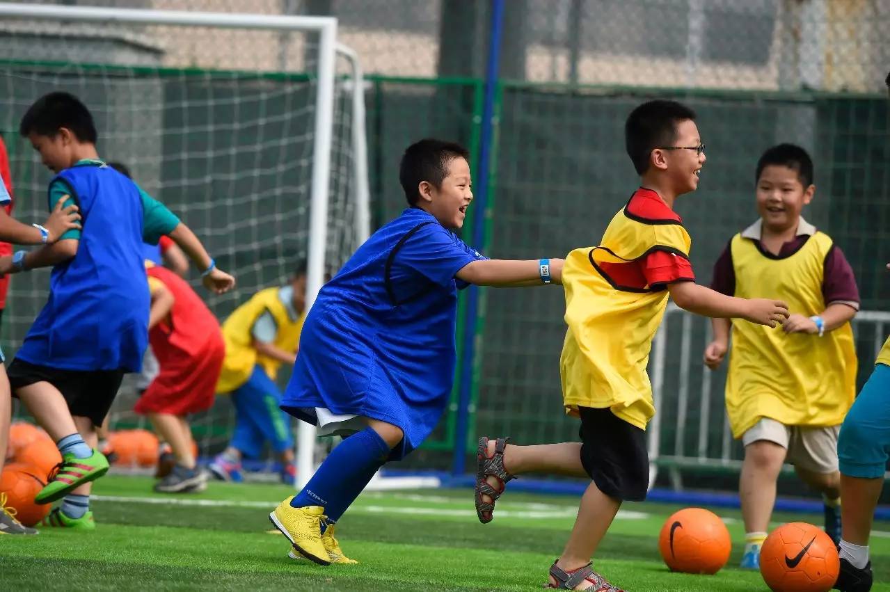 足球嘉年华惊现“小盖茨”11岁混血儿自己开发足球APP