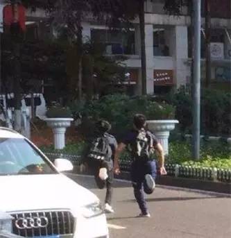 一言不合就堵厕所，小鲜肉你们得带多少保镖才能隔开痴女？！